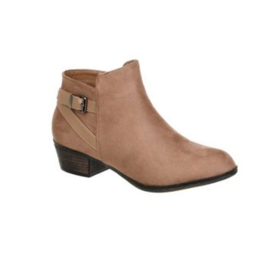 🚨 Sale 🚨 Last Pair Women's ankle boot/bootie